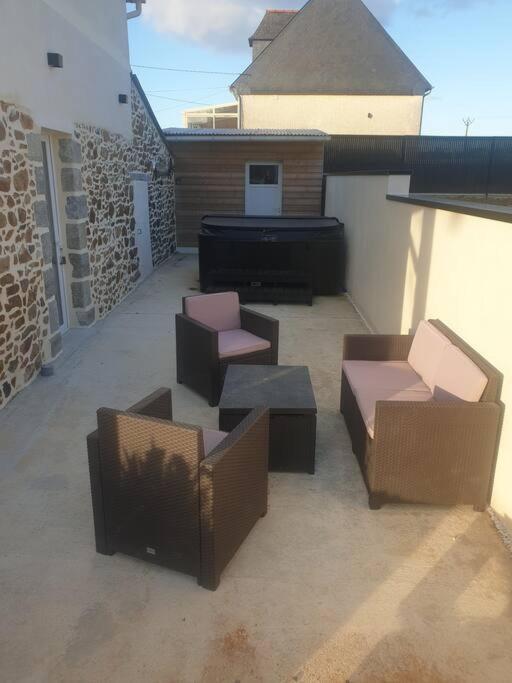 Gite Atypique Avec Jacuzzi Hillion Esterno foto